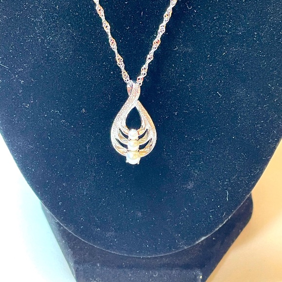 "Generations Of Love" Cultured Freshwater Pearl Necklace - Picture 2 of 11